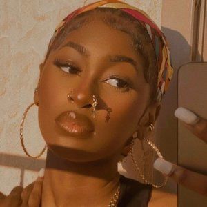 Meet your Posher, Aisha